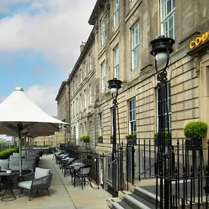 Courtyard By Marriott Hotell