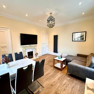  Apartment Georgian Luxury - Superfast Wifi - Parking Available