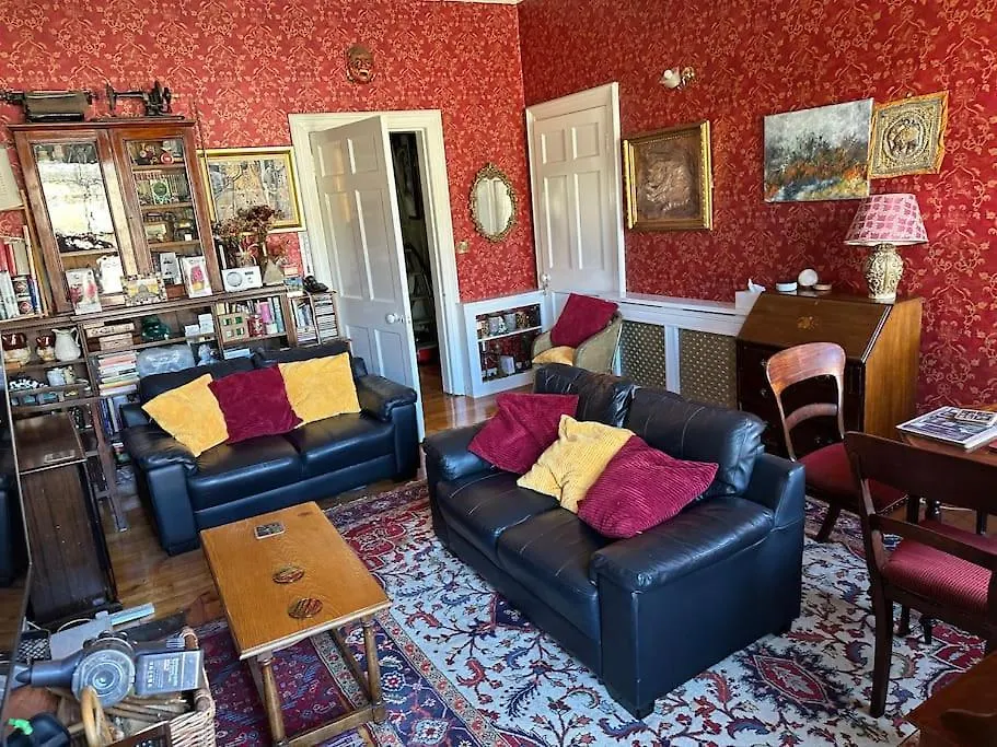 Very Central 2 Bedroom Flat In World Heritage Site Edinburgh