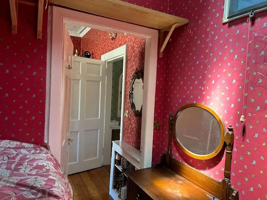 Very Central 2 Bedroom Flat In World Heritage Site Edinburgh