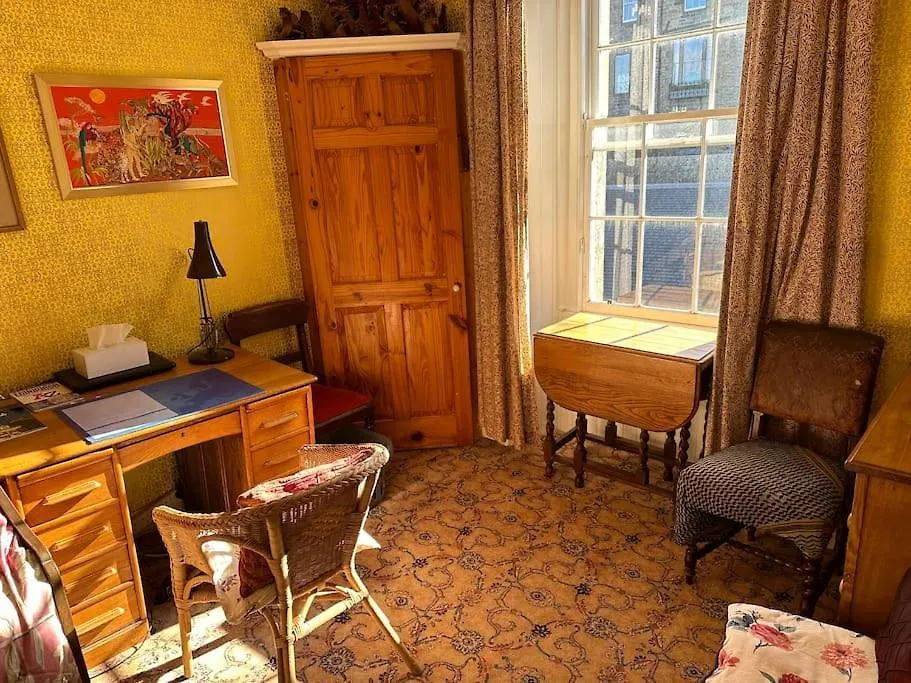 Very Central 2 Bedroom Flat In World Heritage Site Edinburgh Apartment