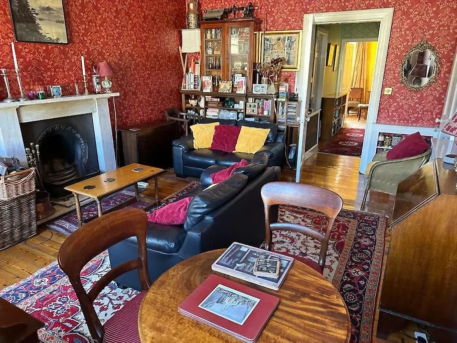 Very Central 2 Bedroom Flat In World Heritage Site Edinburgh